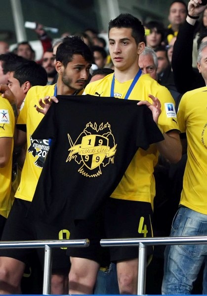Η… σημαία έμεινε στον ιστό της! (photos + video)