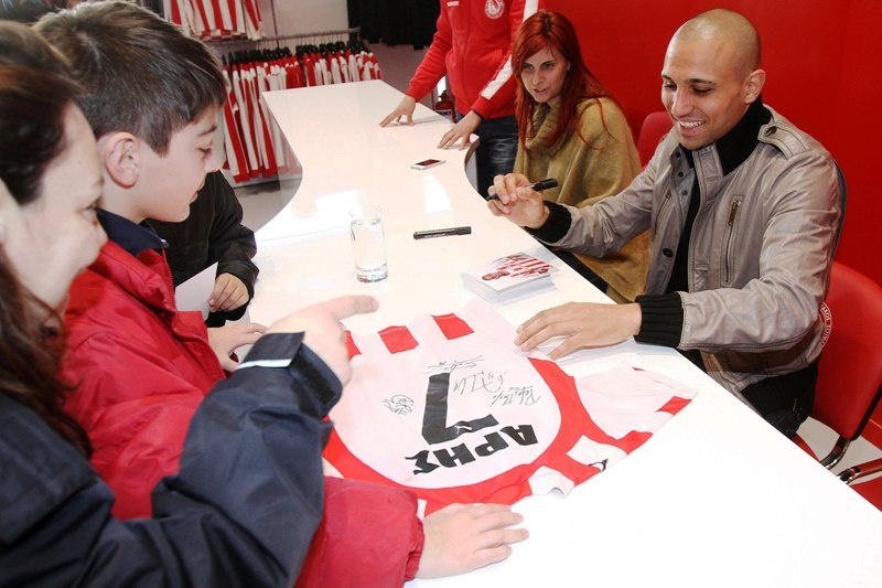 Τζεμπούρ: «Θέλω τα πάντα με τον Ολυμπιακό» (photos+videos)