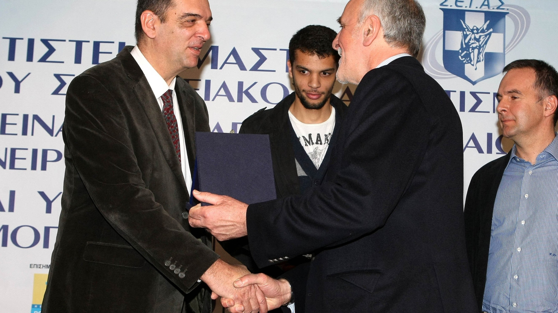 Βράβευση εκείνων που παλεύουν την κρίση (photos)