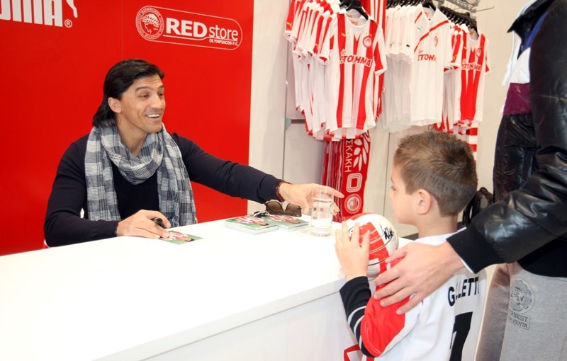 Γιόρτασαν τα γενέθλια του Ολυμπιακού στο RED STORE oι Βετεράνοι (photos)