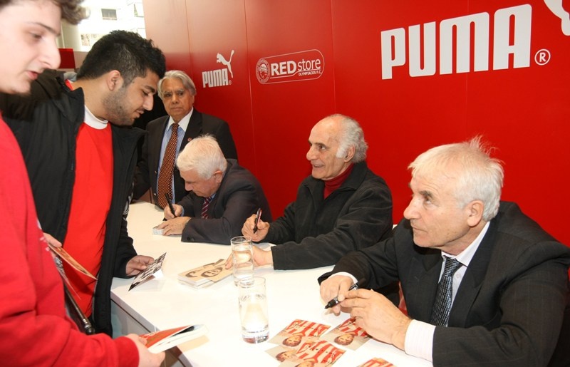 Γιόρτασαν τα γενέθλια του Ολυμπιακού στο RED STORE oι Βετεράνοι (photos)