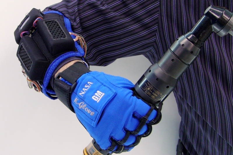 GM & NASA Συνεργάζονται στην Εξέλιξη Ρομποτικών Γαντιών