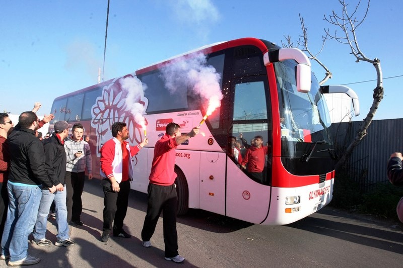 «Ντόπες» στου Ρέντη από 1.000 οπαδούς του Ολυμπιακού! (video+photos)