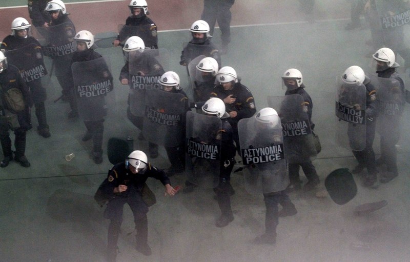 Το χρονικό των συγκρούσεων στο ΟΑΚΑ (photos+videos)