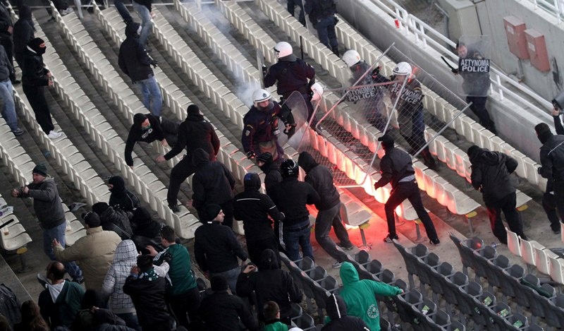 Το χρονικό των συγκρούσεων στο ΟΑΚΑ (photos+videos)