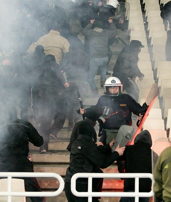 Το χρονικό των συγκρούσεων στο ΟΑΚΑ (photos+videos)