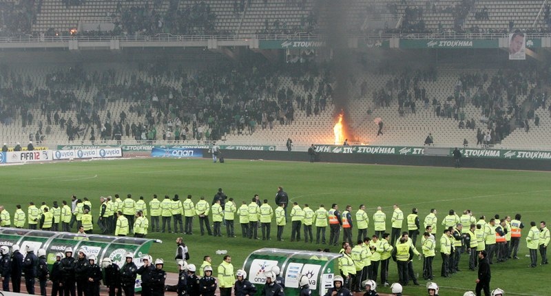 Φωτιές στις εξέδρες του Ολυμπιακού Σταδίου (photos)