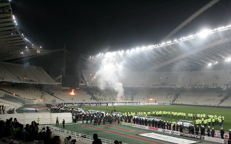 Φωτιές στις εξέδρες του Ολυμπιακού Σταδίου (photos)