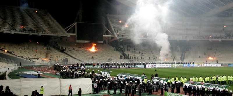 Φωτιές στις εξέδρες του Ολυμπιακού Σταδίου (photos)