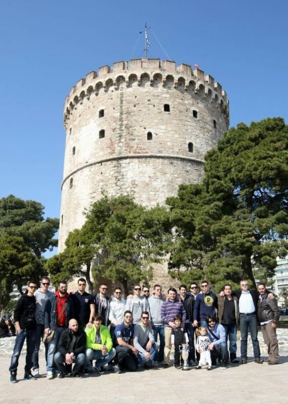 Στον Λευκό τον Πύργο πήραν τα… φιλιά τους!