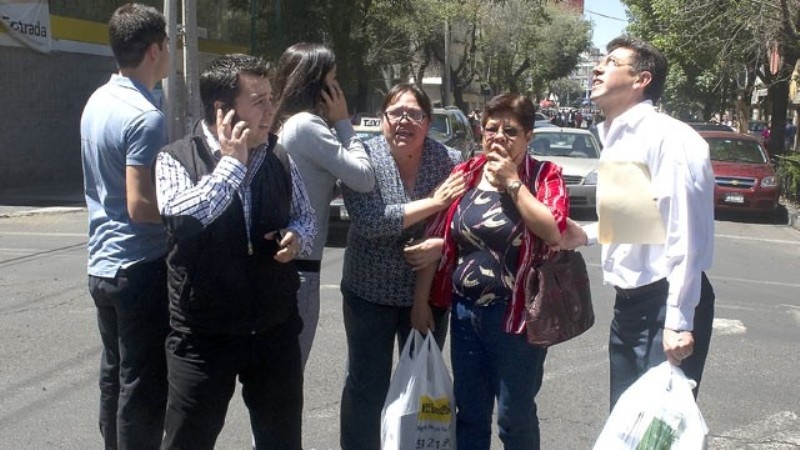 Η Μαλία Ομπάμα ασφαλής στο Μεξικό μετά τον σεισμό των 7,6 (photos+video)