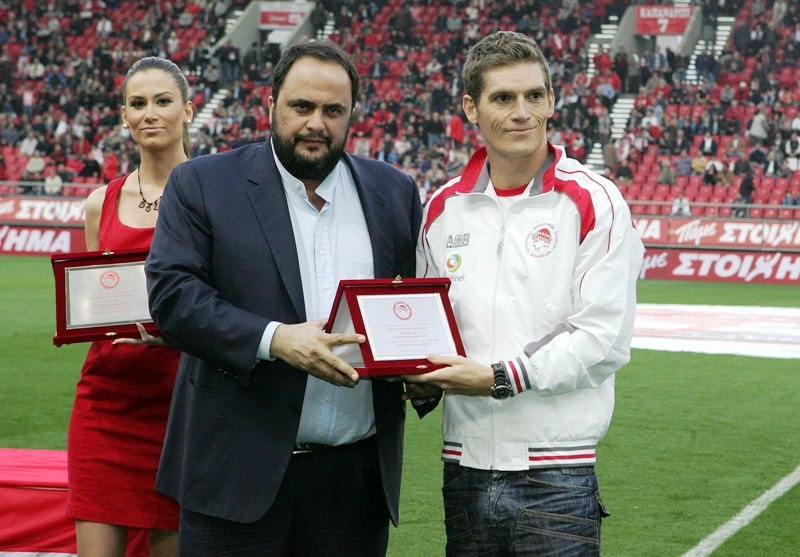 Ερυθρόλευκη... μαγεία by... Κέβιν Μιραλάς (photos+videos)