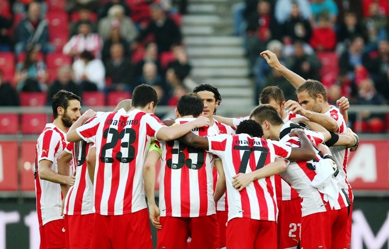 Ερυθρόλευκη... μαγεία by... Κέβιν Μιραλάς (photos+videos)