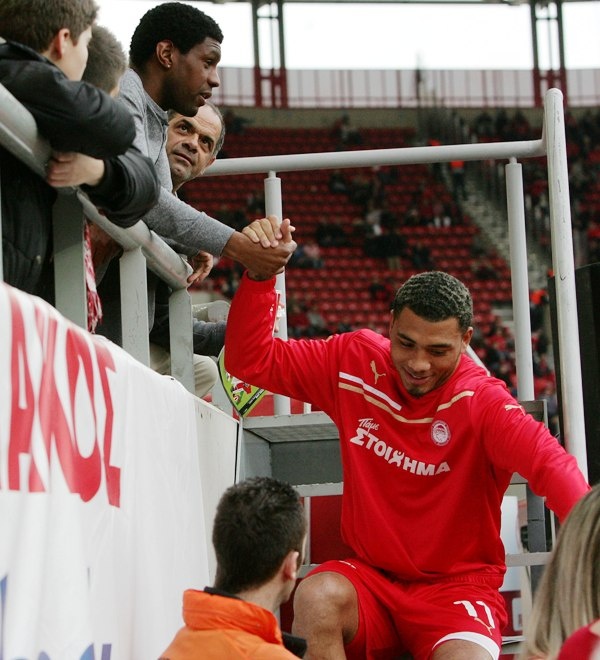 Ερυθρόλευκη... μαγεία by... Κέβιν Μιραλάς (photos+videos)
