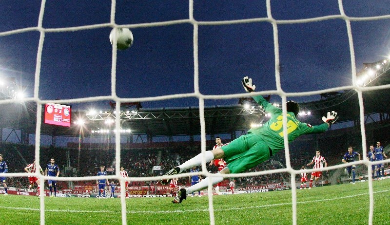 Ερυθρόλευκη... μαγεία by... Κέβιν Μιραλάς (photos+videos)