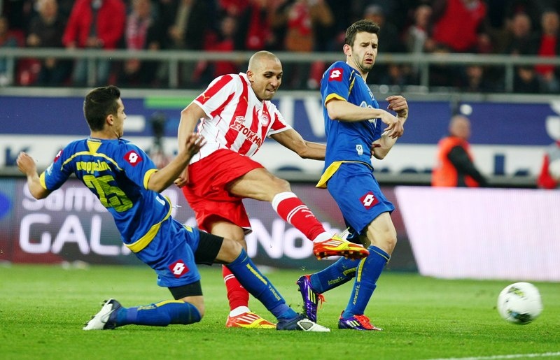 Ερυθρόλευκη... μαγεία by... Κέβιν Μιραλάς (photos+videos)