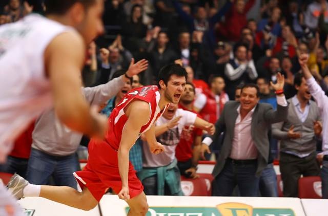 Στο Νο 1 ο Παπανικολάου (video+photos)