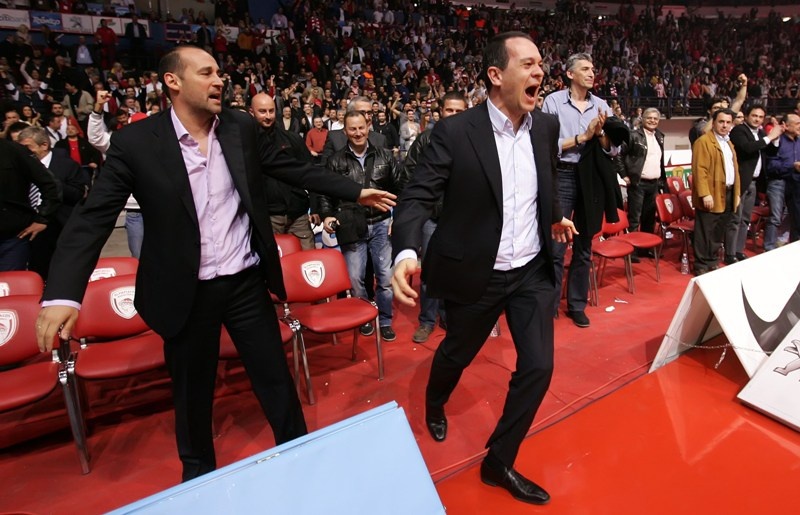 Αποθέωση για τον Ολυμπιακό!