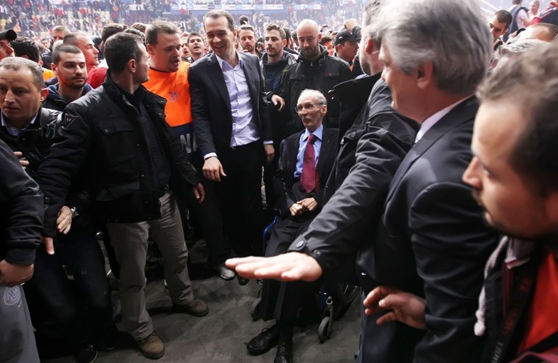 Αποθέωση για τον Ολυμπιακό!