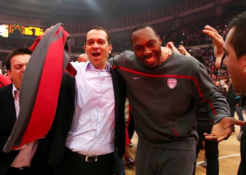 Αποθέωση για τον Ολυμπιακό!