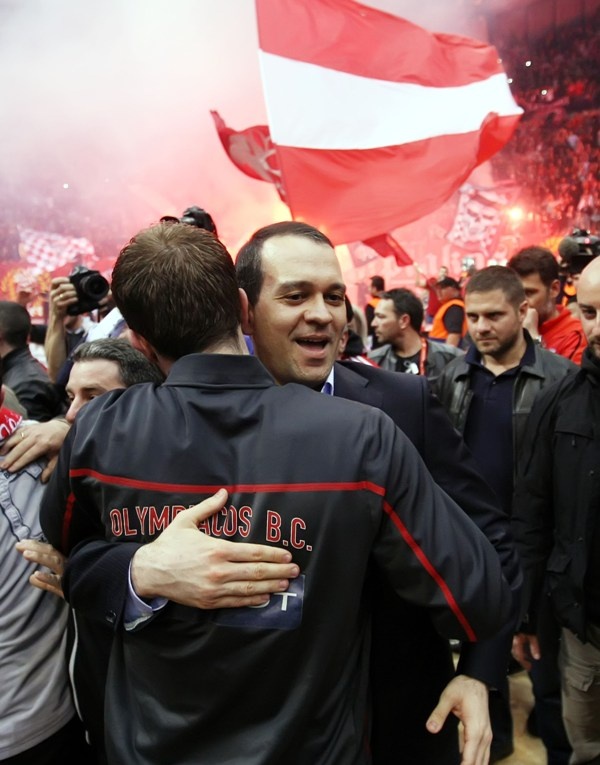 Αποθέωση για τον Ολυμπιακό!