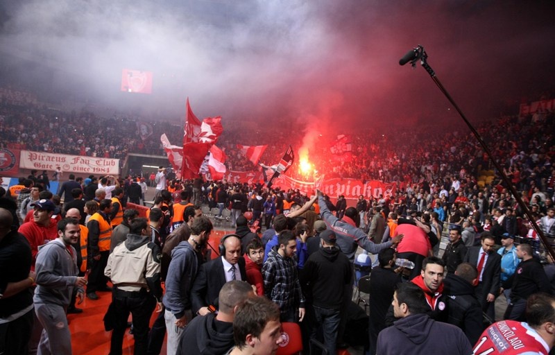 Αποθέωση για τον Ολυμπιακό!