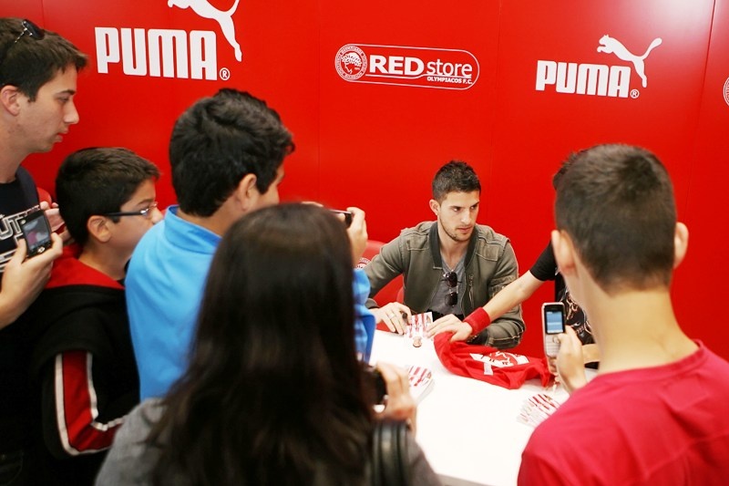 Λατρεία για Μιραλάς στο Red Store (photos+videos)