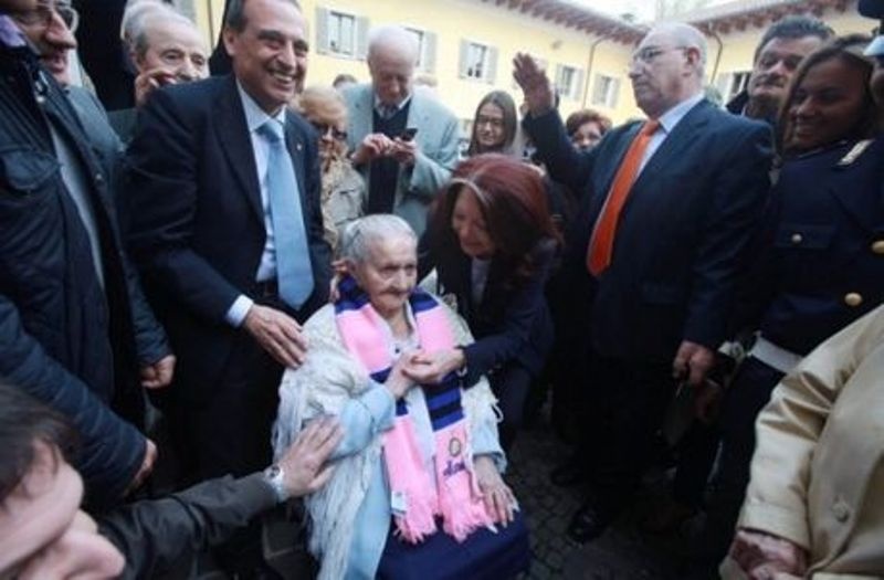 Η υπεραιωνόβια οπαδός της Ίντερ!