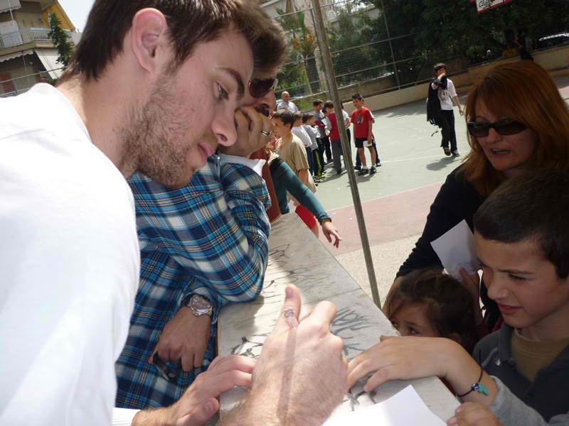 Έπαιξαν μπάσκετ με τον Ολυμπιακό (photos)