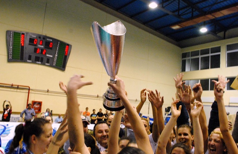 «Κόκκινα» πανηγύρια, «πράσινα» δάκρυα