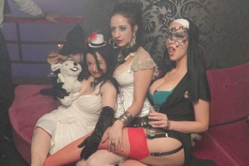 Η Πίπα έχει τρελάνει τα βρετανικά ανάκτορα! (photos+video)