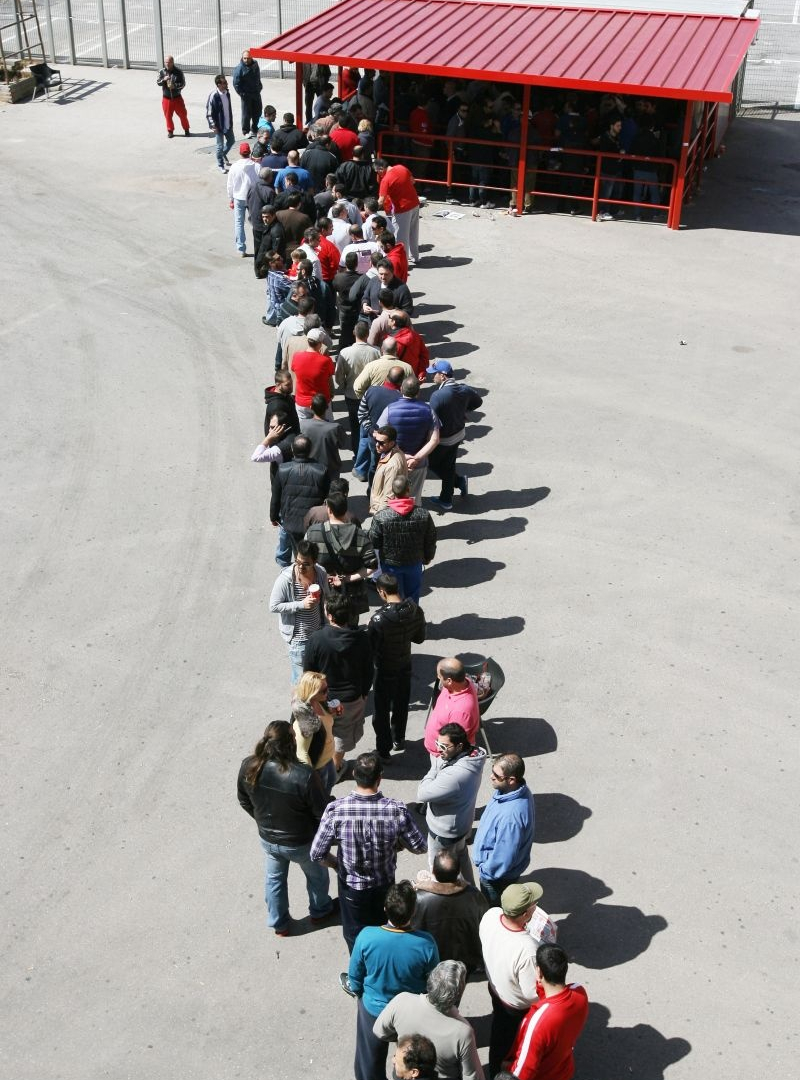 «Ερυθρόλευκη» τρέλα για τον τελικό Κυπέλλου