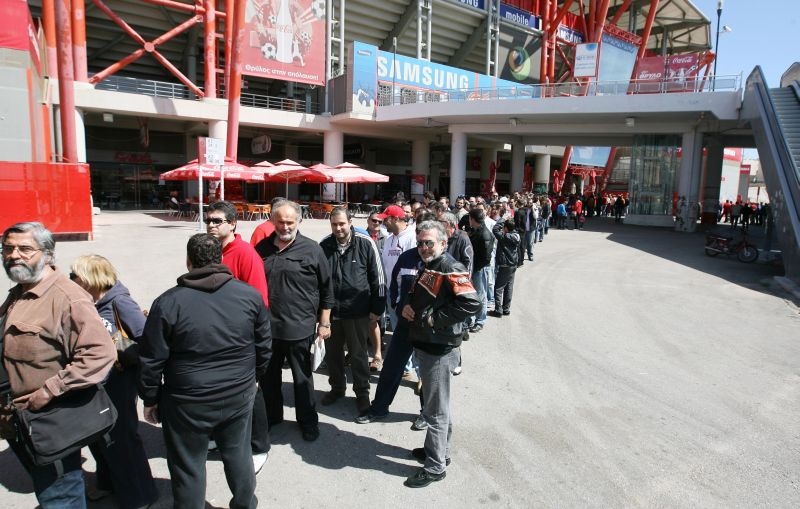 «Ερυθρόλευκη» τρέλα για τον τελικό Κυπέλλου