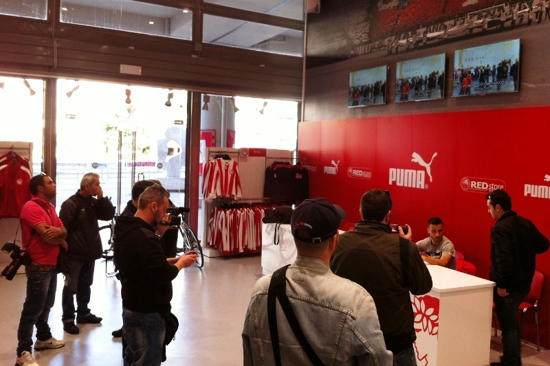 Αποθέωση για Φετφατζίδη στο Red Store (videos+photos)