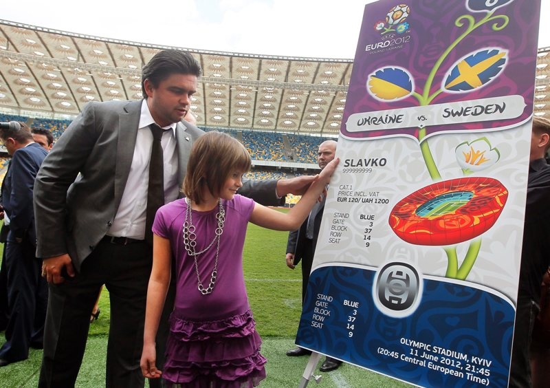 Εuro 2012: Παρουσιάστηκαν τα εισιτήρια