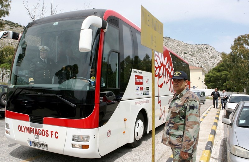 Αποθέωση για Ολυμπιακό στο Πολεμικό Ναυτικό (photos+videos)
