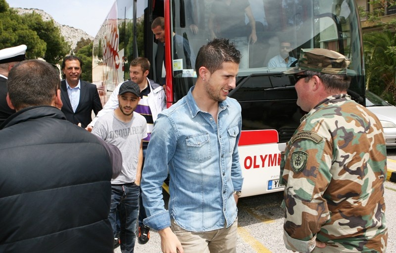 Αποθέωση για Ολυμπιακό στο Πολεμικό Ναυτικό (photos+videos)