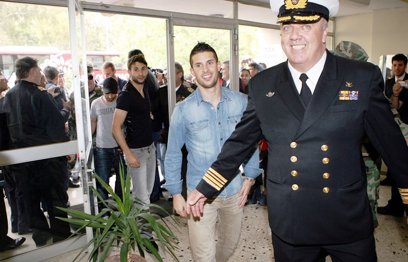 Αποθέωση για Ολυμπιακό στο Πολεμικό Ναυτικό (photos+videos)