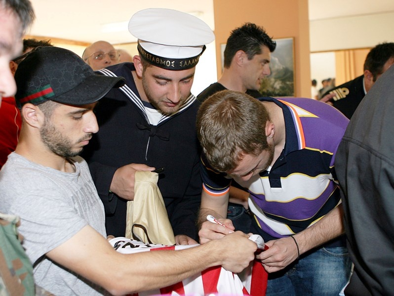 Αποθέωση για Ολυμπιακό στο Πολεμικό Ναυτικό (photos+videos)