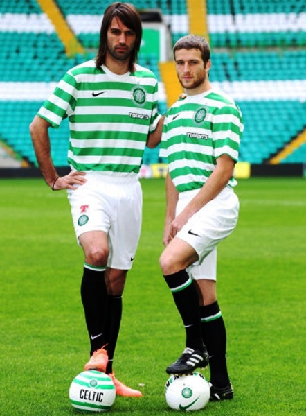 Ο Σαμαράς παρουσίασε τις φανέλες της Σέλτικ