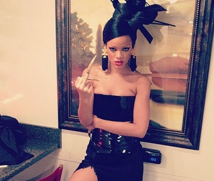 Ριάνα: Ντύνεται γκέισα και νιώθει… πριγκίπισσα (photos+video)