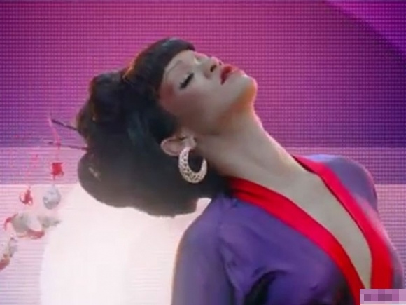 Ριάνα: Ντύνεται γκέισα και νιώθει… πριγκίπισσα (photos+video)