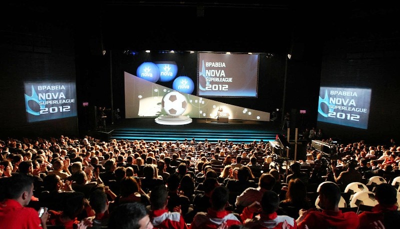 Ερυθρόλευκα τα βραβεία της Nova (photos+videos)