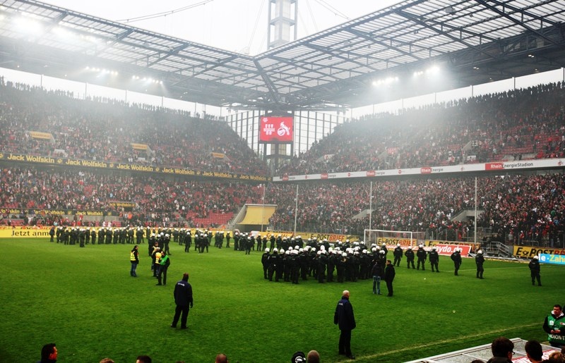 «Διπλό» αντίο και επεισόδια στην Κολωνία