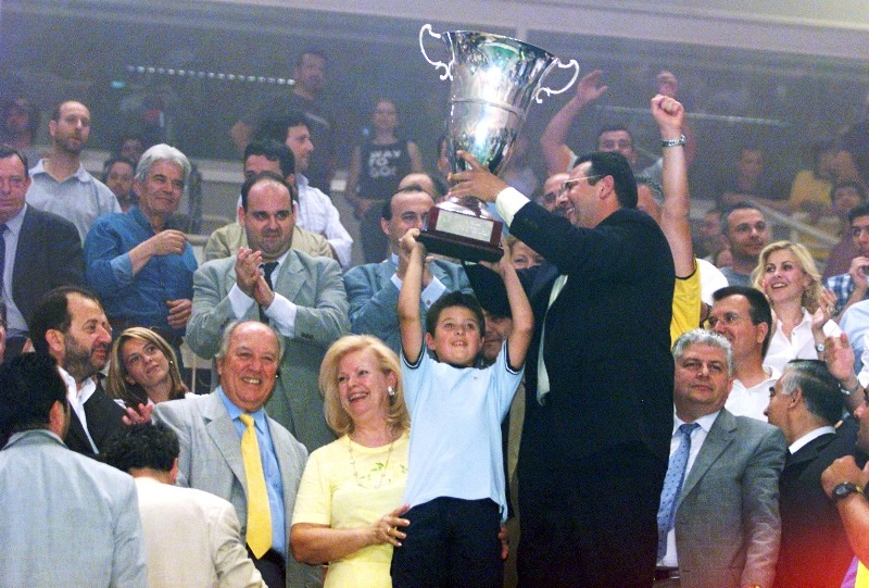 Εκλογές 2012: Πολιτικοί στο γήπεδο, σαν να λέμε «επικίνδυνες αποστολές»! (photos)