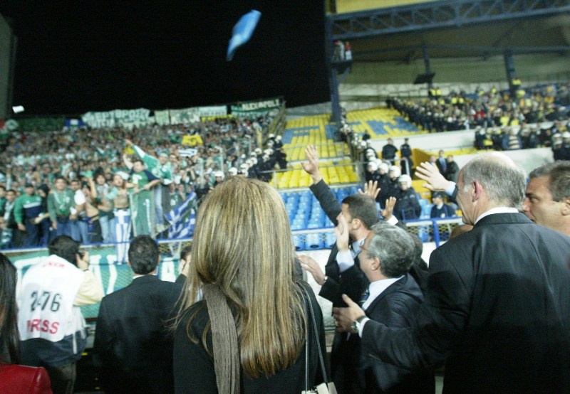 Εκλογές 2012: Πολιτικοί στο γήπεδο, σαν να λέμε «επικίνδυνες αποστολές»! (photos)