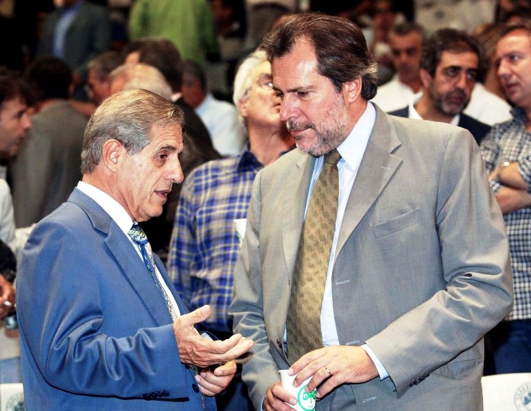 Εκλογές 2012: Πολιτικοί στο γήπεδο, σαν να λέμε «επικίνδυνες αποστολές»! (photos)