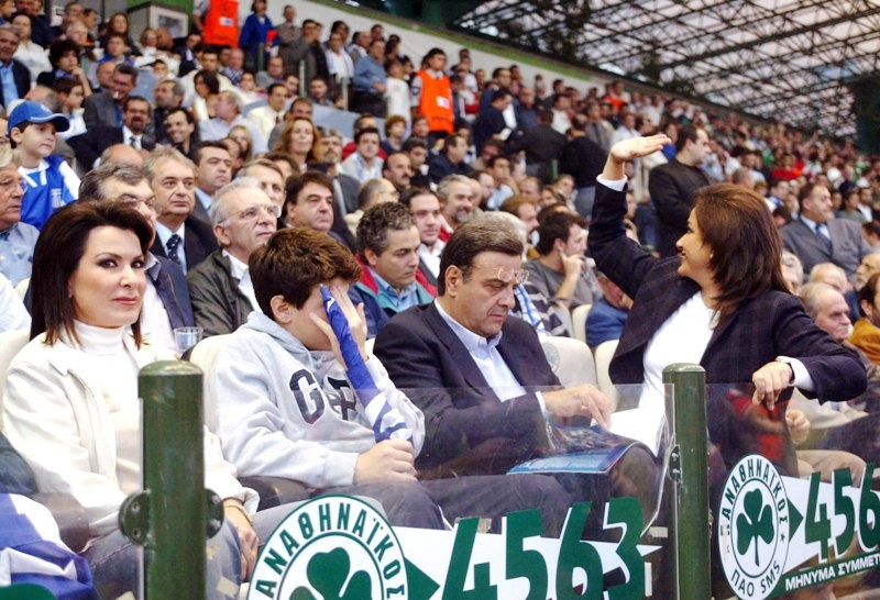 Εκλογές 2012: Πολιτικοί στο γήπεδο, σαν να λέμε «επικίνδυνες αποστολές»! (photos)