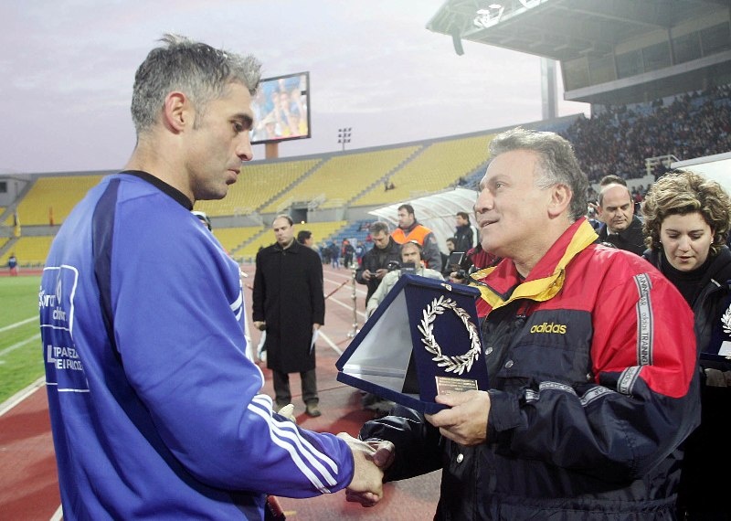 Εκλογές 2012: Πολιτικοί στο γήπεδο, σαν να λέμε «επικίνδυνες αποστολές»! (photos)