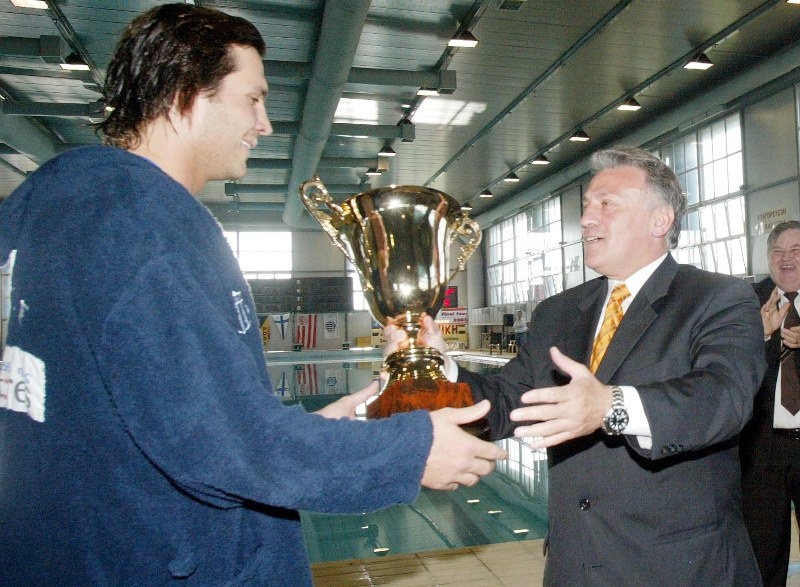 Εκλογές 2012: Πολιτικοί στο γήπεδο, σαν να λέμε «επικίνδυνες αποστολές»! (photos)